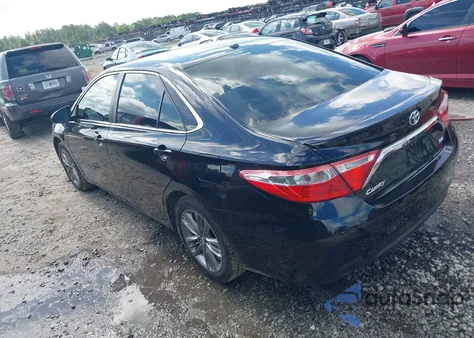 2017 Toyota Camry Se z USA, uszkodzony, nr VIN 4T1BF1FK4HU389943